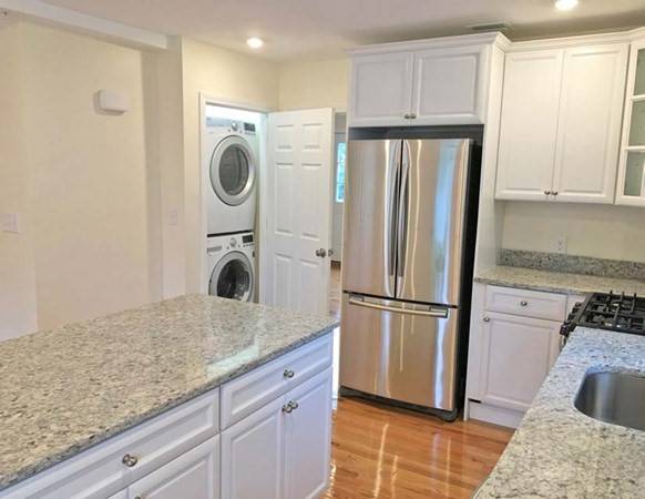 $3,100 / 3br - 1100ft2 - APARTMENT AVAILABLE NOW! (Newton)63996549233155121