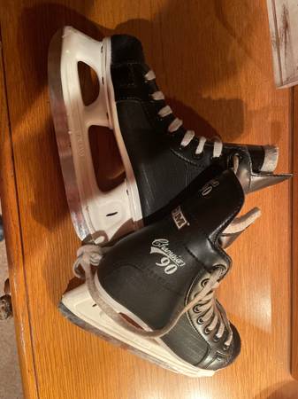 Youth hockey skates sz 1 1