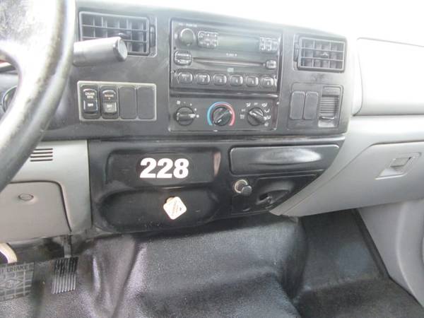 2009 Ford Super Duty F-750 - Photo 10