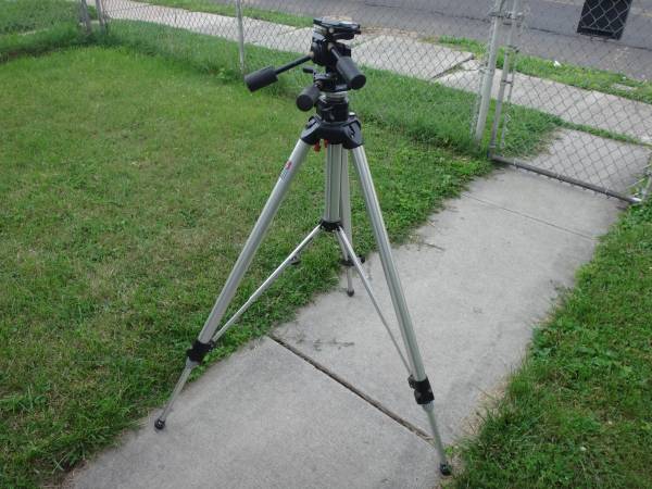 Bogen Manfrotto - PROFFESSIONAL TRIPOD -3039 head 3051 stand for still 1