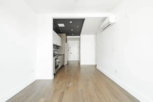 $2,799 / 2br - Gorgeous 2 Bedroom Rent Stabilized Apartment in Luxury Building (Kensington)63809066674819120
