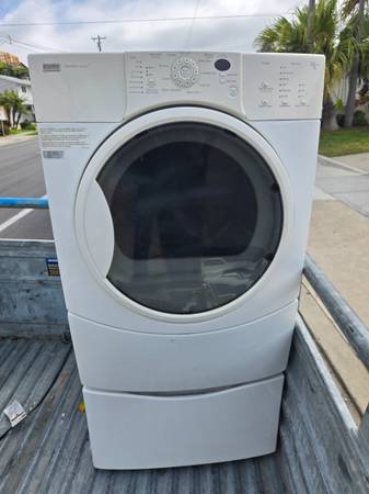 KENMORE gas Dryer large capacity,  Can deliver 1