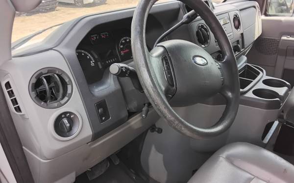 2011 Ford E150 - Photo 10