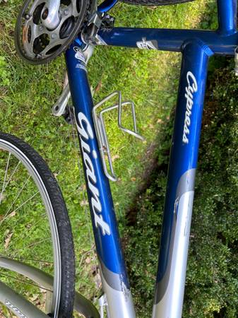 15 en Giant Cypress 21 velocidades híbrida - $150 (Ridgefield, Connecticut)63470439557763124