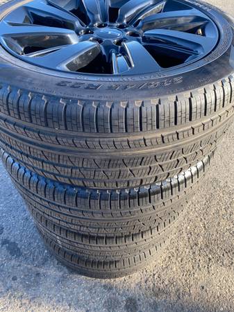 Factory New 22” Lincoln Navigator 6 lug Rims & Tires (works ford f150 - $2,25063471457819137124