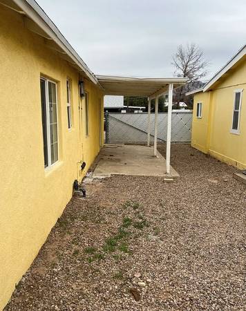 $1,195 / 2br - 800ft2 - Bright 2BR/1BA home in a prime central Tucson location with a private! (Tucson)63675048984323122