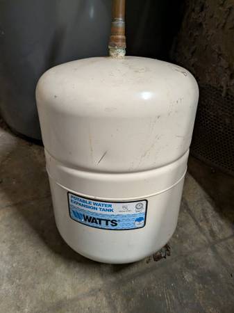 Used Watts PLT-12 potable water expansion tank 1