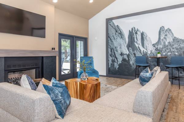 $1,550 / 1hab - 714ft2 - Uno de un dormitorio renovado y un baño (Colorado Springs)63687101502465121
