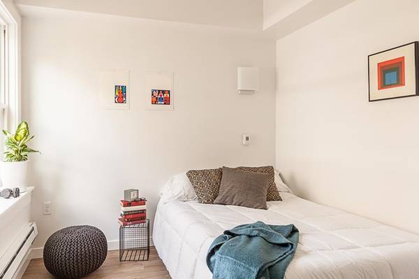 $1,295 / 322ft2 - Exclusive Studio/1 BA with Pantry Storage, Walk-in Closets, Free Wi- (International District)63773355130499122