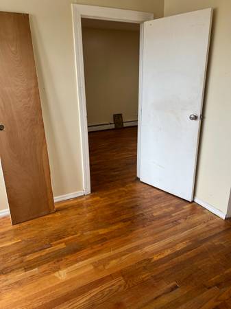 $1,950 / 1br - 380ft2 - LARGE ONE BEDROOM   APT/PAY OWN GAS/ELECTRIC (BROOKLYN)63854290424835121