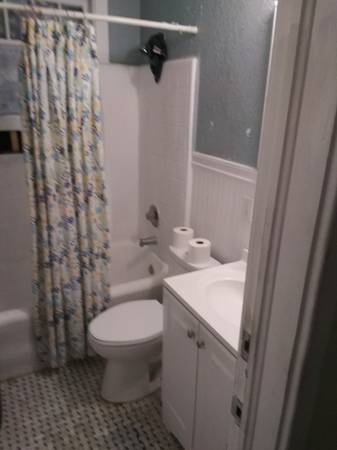 $900 / 1br - Private room,updated bath & kit walk to Ocean (Lake Worth Beach)63825138355201123