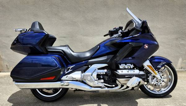 2018 HONDA GOLDWING TOURING DCT " LOW MILES "