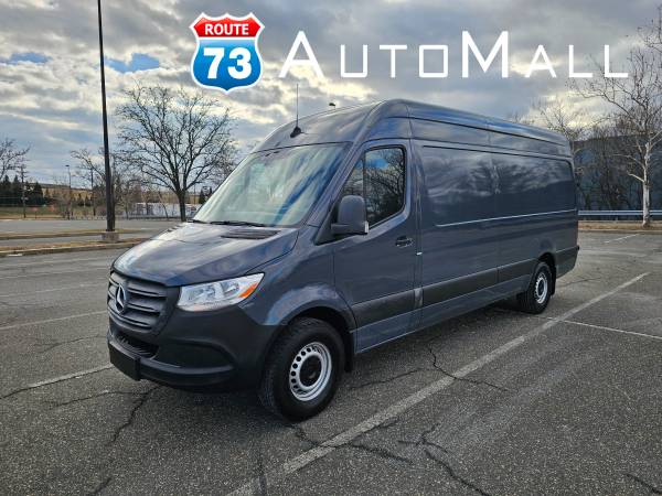 2019 Mercedes Sprinter 170 wb ONLY 70k mil 1