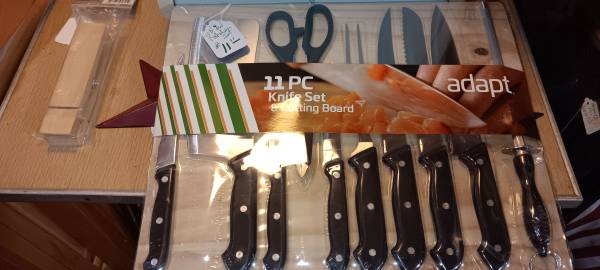 11 pcs kitchen knife set & cutting board 1