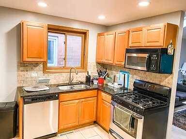 $900 / 1br - 700ft2 - Luxury 1-Bedroom sqft-700 Unit  Apartment located in Tri‑Taylor (Chicago, IL)64041643618946121