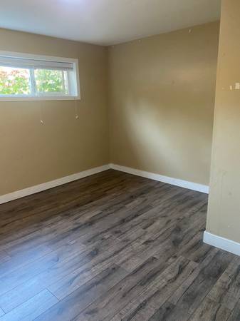 Shared Room for Boy - $400 / Month 1