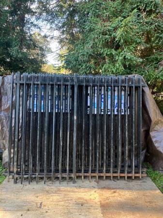 Pointed Tip STEEL PANEL FENCING 1