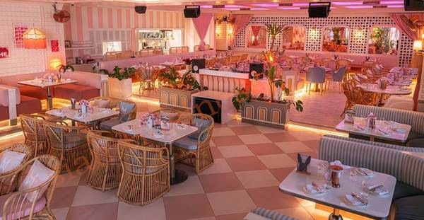 0149574 Busy Bangkok Shopping Mall Restaurant Priced for Quick Sale 1