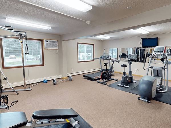 $1,025 / 2br - 1050ft2 - Close to Restaurants, Close to Shopping, Close to Freeway (Conveniently located US HWY 10 & HWY 23)63988652619522123
