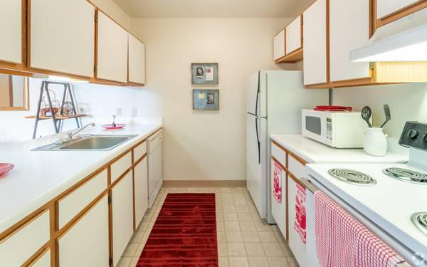 $1,079 / 2br - 965ft2 - Easy 2 bed 1 bath w/ patio (Monroe)63667658973825122
