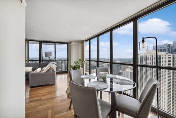 $1,900 / 2br - 1400ft2 - ***Looking for a Female Roommate, ideally from January onward*** (River North)63960011477506124