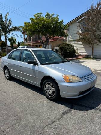 Honda Civic 2002 - $2.350 (Los Ángeles)63624557989635120