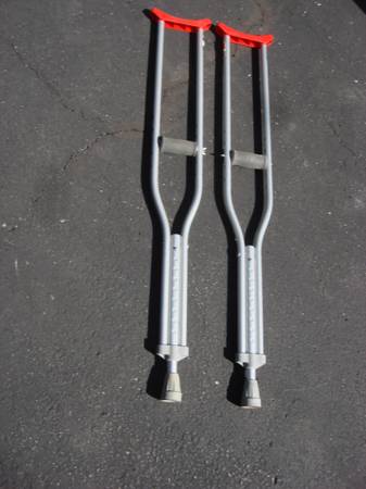 PAIR OF KIDS CRUTCHES 1