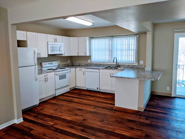 $1,445 / 2br - 1152ft2 - Remodeled 2 Bed for 12/19 Move! - $1,445 (Omaha, NE)64020840625411121