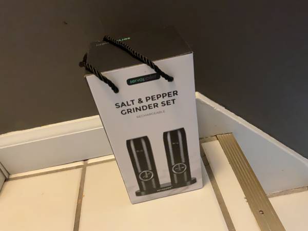 Salt & Pepper Grinder Set 1