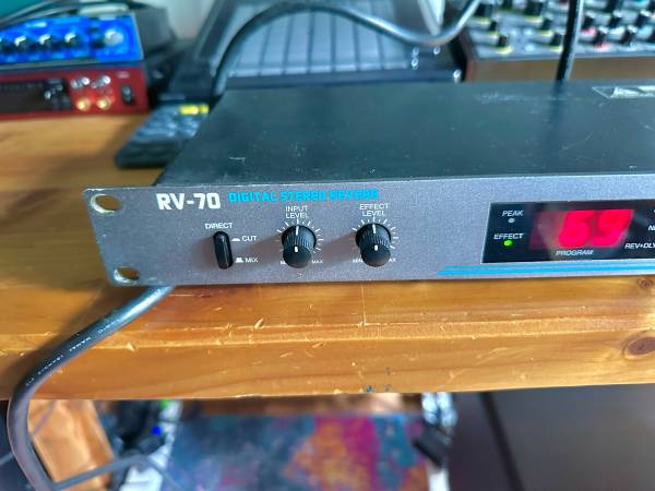Vintage 1994 Boss RV-70 Procesador de Reverb Estéreo y Delay fabricado en Japón. - $100 (Wasilla / Anchorage)63470286300033121