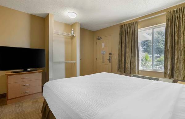 $1,137 / 1br - Explore Our Affordable Monthly Rates - No Lease, No Deposit Required! (150 Valley Wood Rd., Spring, TX)63924170683010121