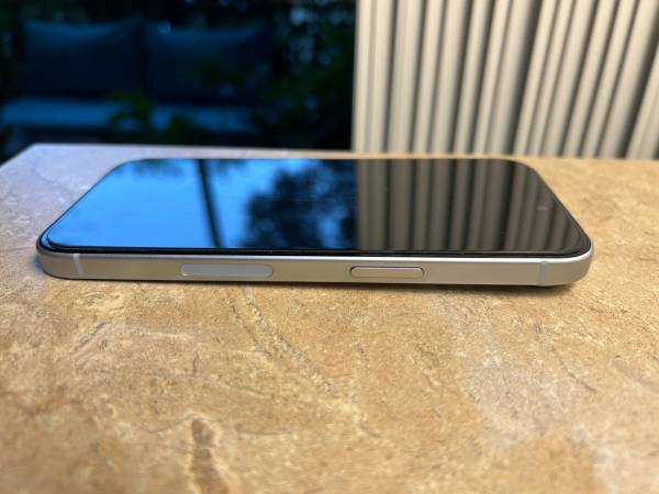 Apple iPhone 15 White - Salvage 1