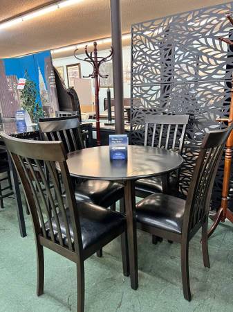 Brand New 5pc Dining Set: Table with four chairs 1