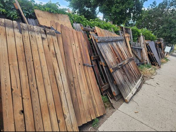 Free cedar fence 1