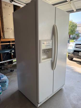 36" Refrigerador Kenmore Side-By-Side de 24,6 pies cúbicos con congelador - $150 (Pasadena)63471426835713123