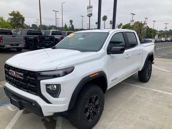 Brand New 2025 GMC Canyon 4WD Crew Cab Elevation - Summit White - $41,000 (richmond / point / annex)63470898778371124