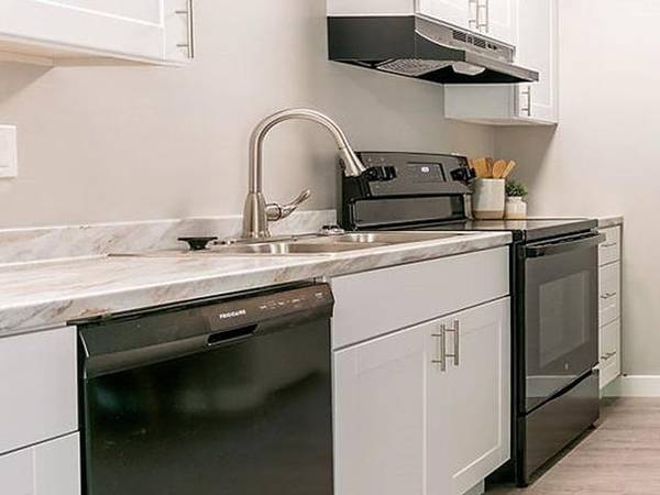 $1,750 / 2br - 1171ft2 - Individual water heaters, New showers, New windows (Boise)63794993275265123