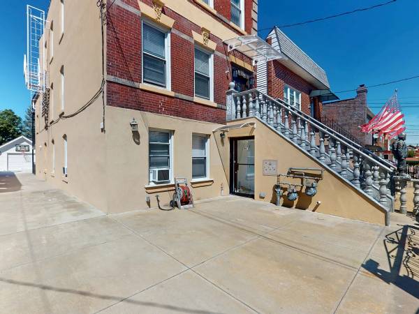 $3,500 / 3br - 1300ft2 - 3br 2bth con lavadora-secadora, patio trasero y calefacción en Pelham Bay! (Bronx)63689627235841120