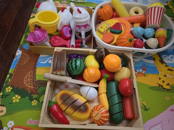 COMPELETE KITCHEN FULL SET - $50 (GAITHERSBURG)634708179411211228