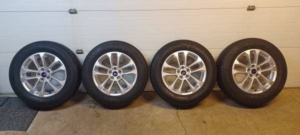 Ford Escape Wheels and tires 1