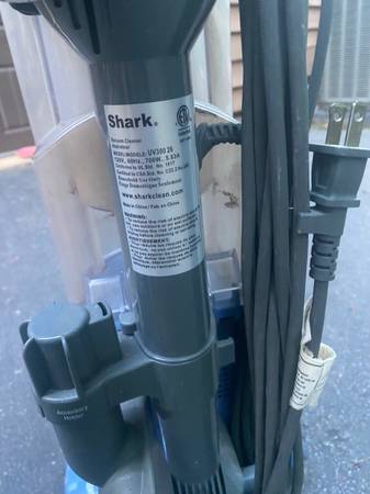 Aspiradora vertical Shark Navigator - $50 (Dawsonville)63470456853761124