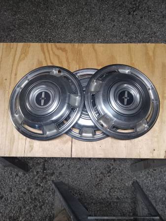 1968  CAMARO. HUBCAPS 1