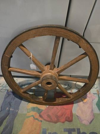 Rustic metal and wood wagon wheel 1