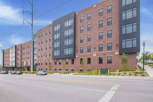 $1,025 / 478ft2 - COZY Lobby w/Complimentary Java Bar, Private Balcony (Blackstone/Leavenworth neighborhood)63681659722243124