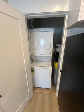 $1,650 / 2br - 1100ft2 - Newly Renovated, 2 Bed/1 Bath Apartment in Sumas, Available Now! (Sumas)63920957883010124