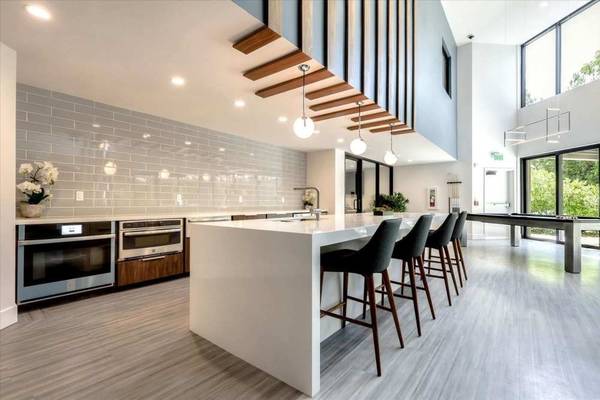 Don’t wait. Get your dream apartment today. 1