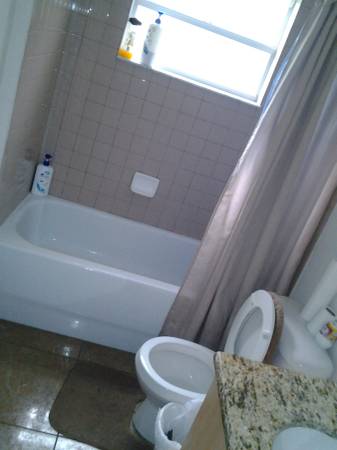 $300 300 every week nice fully furnish bedroom in prime location (9503 ara dr)64002493325570124