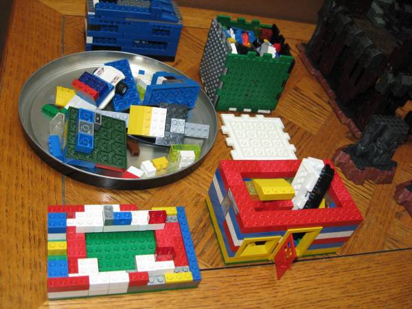 Lego Castillo y Piezas Varias Adicionales - $20 (Marysville)63471419696899123