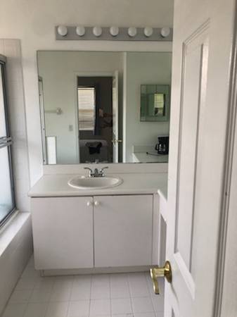 $400 / 4 habitaciones - 3300 pies² - ¡Comparte una casa contemporánea y espaciosa! (Coconut Creek)63379732848001124