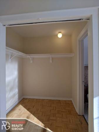 $1,225 Lakeview East Studio – $1,225 – Pioneer Verified | Hardwood Floors (Lakeview East)63918293579906124